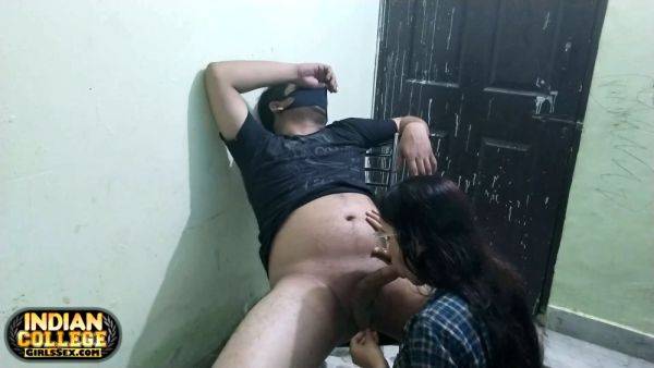 Deepthroat Indian Wife Blowjob Sex Scandal MMS - txxx.com - India on gratisflix.com