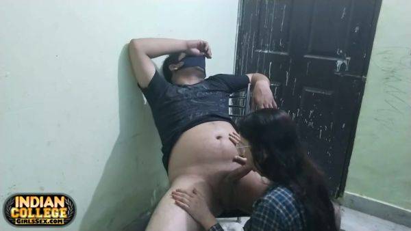 Deepthroat Indian Wife Blowjob Sex Scandal MMS - hotmovs.com - India on gratisflix.com