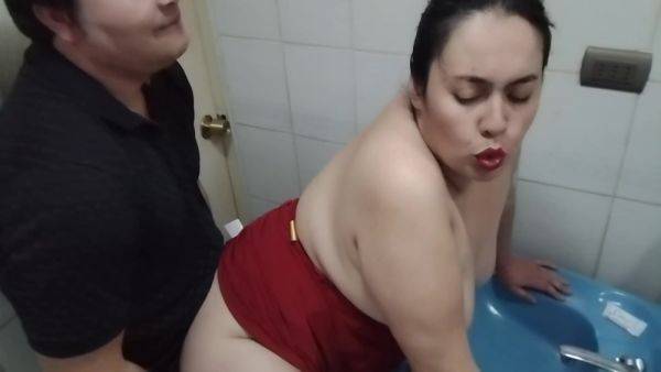 Masdratra Fucks With Her Sons Friend In The Bathroom In The Middle Of The Party - hclips.com - Usa on gratisflix.com