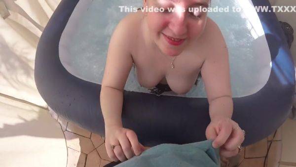 French Maid Blowjob With Cum In Mouth In Hot Tub - hotmovs.com - France on gratisflix.com