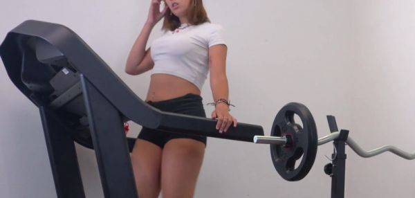 DOUBLE PENETRATION IN THE GYM, I work out and then I take two cocks - inxxx.com - Italy on gratisflix.com