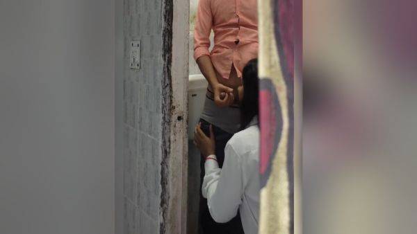 Viral Mms Teacher And Student Caught In School Washroom - desi-porntube.com - India on gratisflix.com