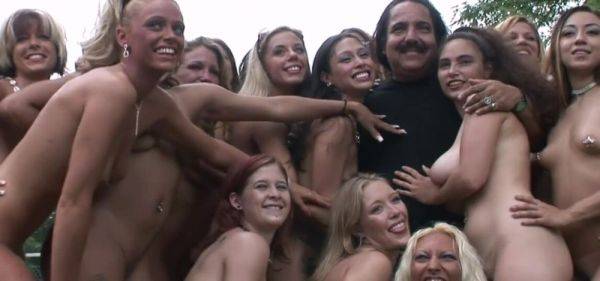 Ron Jeremy And A Bunch Of Girls - inxxx.com on gratisflix.com