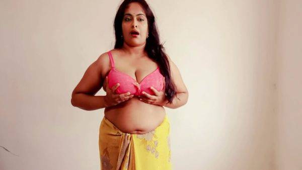 Horny Indian In Arya Masturabating Her Self - hclips.com - India on gratisflix.com