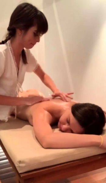 Massage lesbian amateur fingered by lesbian masseuse - drtuber.com on gratisflix.com