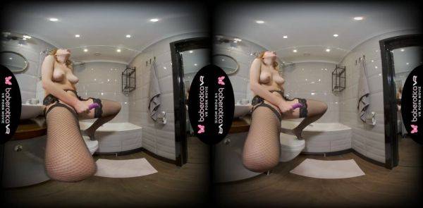 Candy Red bathroom - solo masturbation in POV VR with toy - xhand.com on gratisflix.com