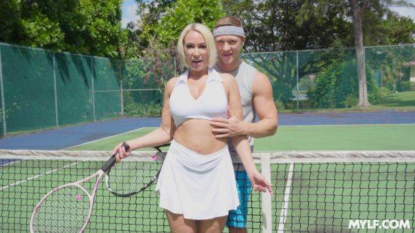 Aloud blonde wife fucks with her tennis coach - xbabe.com on gratisflix.com