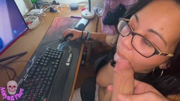 Garganta Profunda And Gamer Girl In Busty Sucks It Like A Fucking Beast Playing Fortnite - hclips.com on gratisflix.com