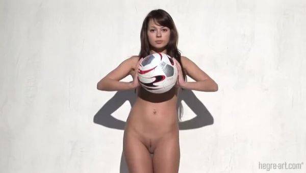 Brunette Soccer Player with a Big Booty - xxxfiles.com - Poland on gratisflix.com