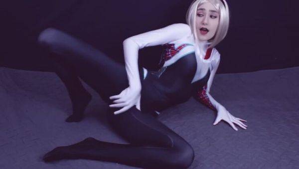 Cosplay Queen: Get Up Close & Personal with Blonde Spider Gwen - porntry.com on gratisflix.com