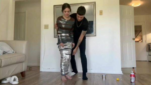 Extreme Duct Tape Challenge - hclips.com on gratisflix.com