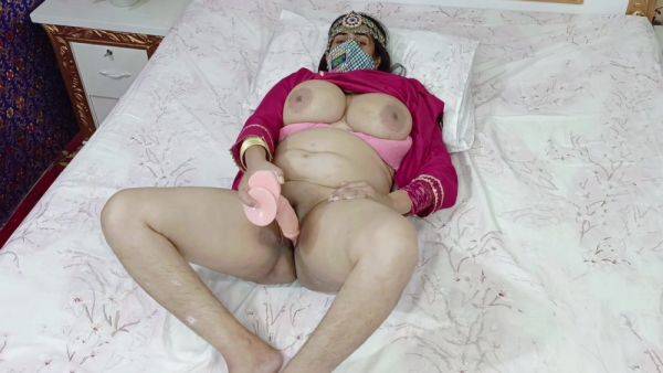 Big Boobs Desi Bhabhi Masturbating With Big Dildo - desi-porntube.com on gratisflix.com