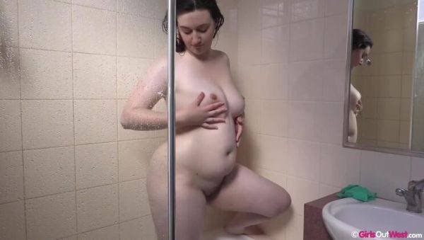 Robin Raine: Big Tits & Brunette in the Shower - porntry.com on gratisflix.com