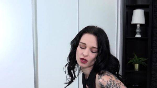 Tattooed Debra Dee Spreads Her Pussy Lips To Toy Herself - drtuber.com - Czech Republic on gratisflix.com
