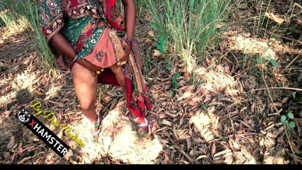 Indian Desi Sex In Jungle Fuck Hindi Audio With Village Outdoor - desi-porntube.com - India on gratisflix.com