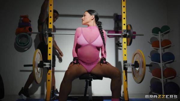 Sporty Latina princess devours tasty dick at the gym in amazing interracial - hellporno.com on gratisflix.com