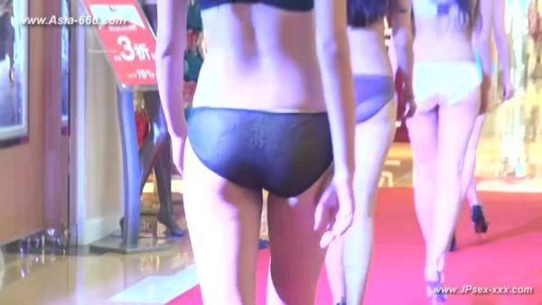 Chinese model in sexy lingerie show.27 - hotmovs.com - China on gratisflix.com