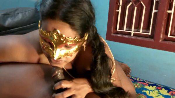 Desi Tamil Lady Enjoying With Red Banana - hclips.com on gratisflix.com