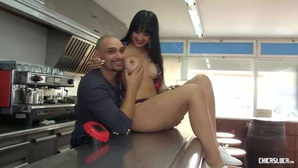 Large-breasted brunette Latina Alba De Silva's debut porn scene in an eatery - veryfreeporn.com on gratisflix.com