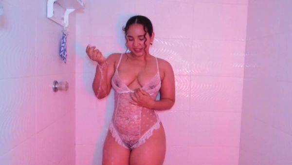 Colombian beauty masturbates and squirts in shower - Amateur Porn - anysex.com - Colombia on gratisflix.com