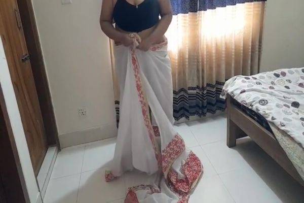 Indian Sexy Grandma Gets Rough Fucked By While Cleaning Her House - upornia.com - India on gratisflix.com