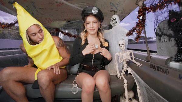 Strong Halloween bang bus sex leads tight blonde to surreal orgasms - xbabe.com on gratisflix.com