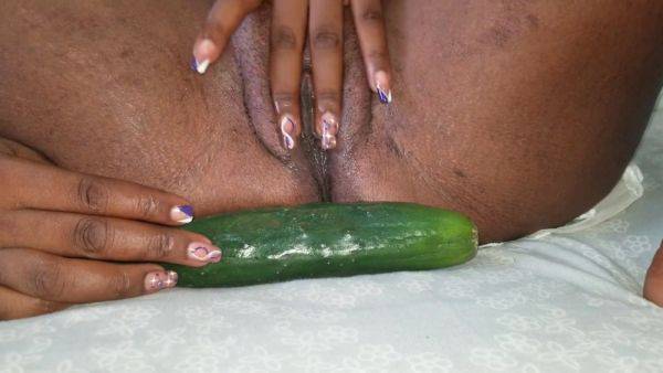 Biggest Cucumber In My Pussy Make Me Cum 3 Times - hclips.com on gratisflix.com