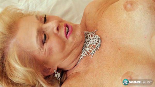 77-year-old Desiree Uses Up A 27-year-old Cock - videomanysex.com on gratisflix.com