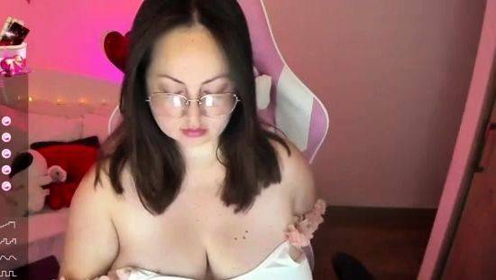 Big boobs milf masturbates with her dildo - drtuber.com on gratisflix.com