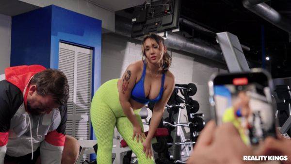 Thick MILF gets laid by the gym and tries to swallow - xbabe.com on gratisflix.com