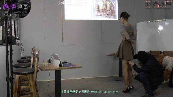 Elegant Chinese Teacher Experiences Bondage For The First T - hclips.com - China on gratisflix.com