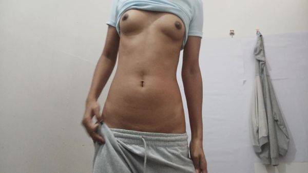 Lonely Girl Masturbates Madly - desi-porntube.com - India on gratisflix.com