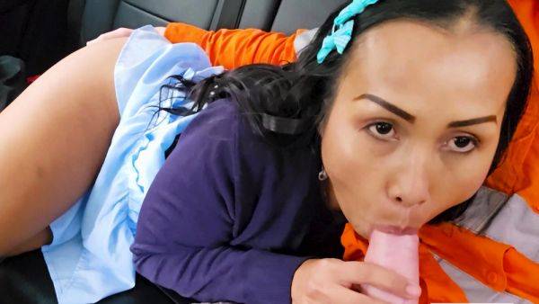 Amateur Thai MILF sucking BWC in the car - drtuber.com - Thailand on gratisflix.com