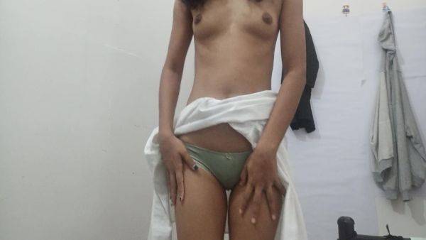 Sri Lankan Teen 18+ Sexy Pretty Girl Shows Her Tight Pussy Closeup & She Likes To Cum Inside Her Pussy - desi-porntube.com - India - Sri Lanka on gratisflix.com
