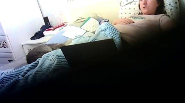 Stepmom watching porn and masturbating (hidden cam) - drtuber.com on gratisflix.com