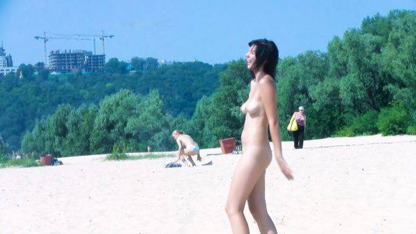 Hot nudist teen filmed by voyeur as she sits naked outside - hclips.com on gratisflix.com