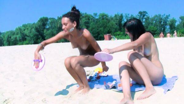 Hot nudist teen filmed by voyeur - drtuber.com on gratisflix.com