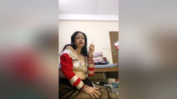 Indian Desi Bhabhi Fore Play Her Sexual Pussy Boobs Nippal - desi-porntube.com - India on gratisflix.com