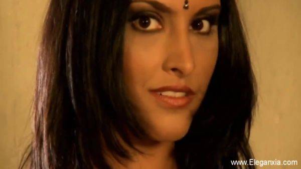 Brunette Beauty From Bollywood India - desi-porntube.com - India on gratisflix.com