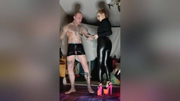 Latex Mistress And Her Slave Monster.amateur - hclips.com on gratisflix.com