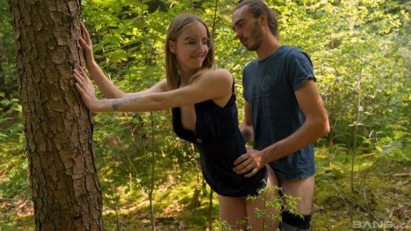 Slender babe tries hard sex in the woods with her new boyfriend - hellporno.com on gratisflix.com