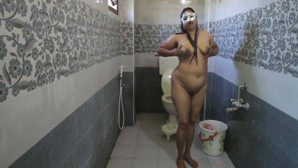 Desi Bhabhi Taking Shower - desi-porntube.com - India on gratisflix.com