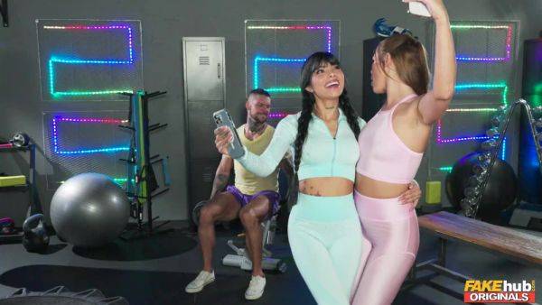 Sporty broads share cock in insane threesome at the gym - xbabe.com on gratisflix.com