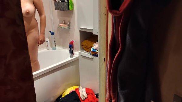 Caught My Busty Stepsister In Shower - hotmovs.com - Russia on gratisflix.com