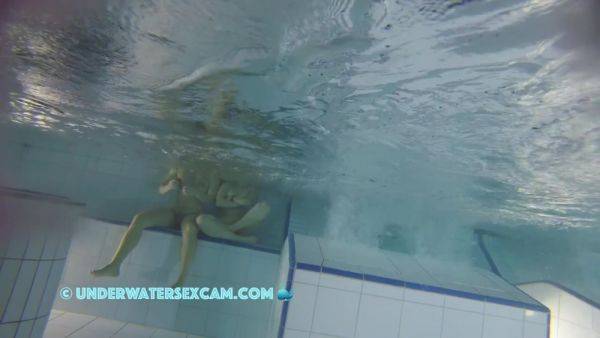 Sporty Couple Regenerating On An Underwater Bench - hclips.com on gratisflix.com