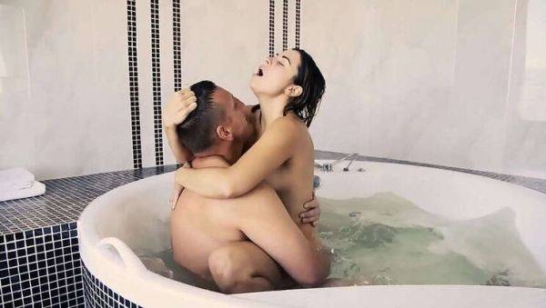 High-End Underwater Blowjob & Anal Sex Video: Alice & Mike's Intimate Encounter - veryfreeporn.com on gratisflix.com