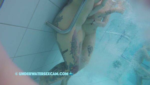 In This Underwater Video We See A Lot Of Piercings And Tattoos - hclips.com on gratisflix.com