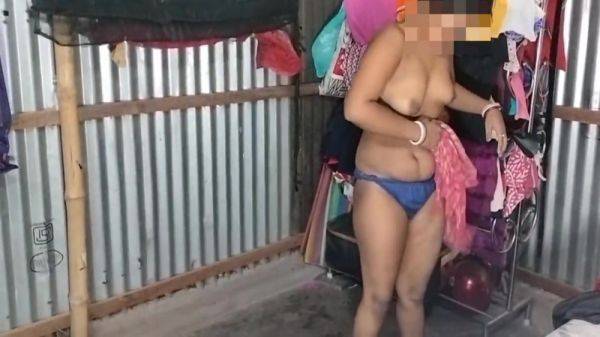 Desi Aunty Changed Saree After Bathing - desi-porntube.com - India on gratisflix.com