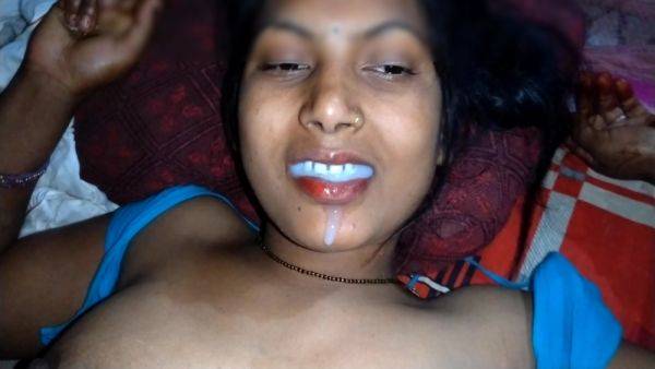 Desi Bhabhi Mouth Fisting Mouth In Hand - desi-porntube.com - India on gratisflix.com