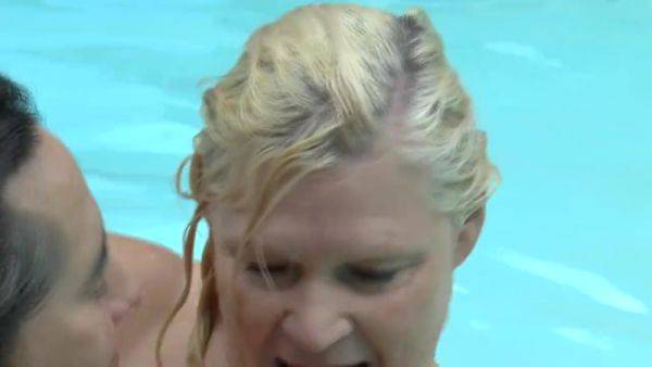 Fuck with Busty Hot Woman in Swimming Pool - hotmovs.com on gratisflix.com